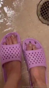 Do you want to see and hear my feet squeaking in these shower flip