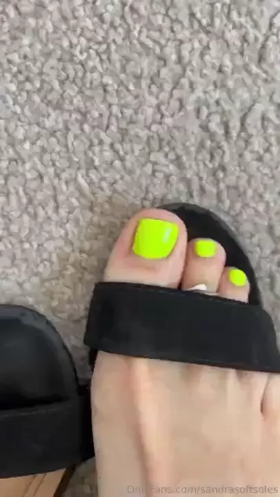 Volume up watch me try on some heels at home lots of yummy shoe noises 