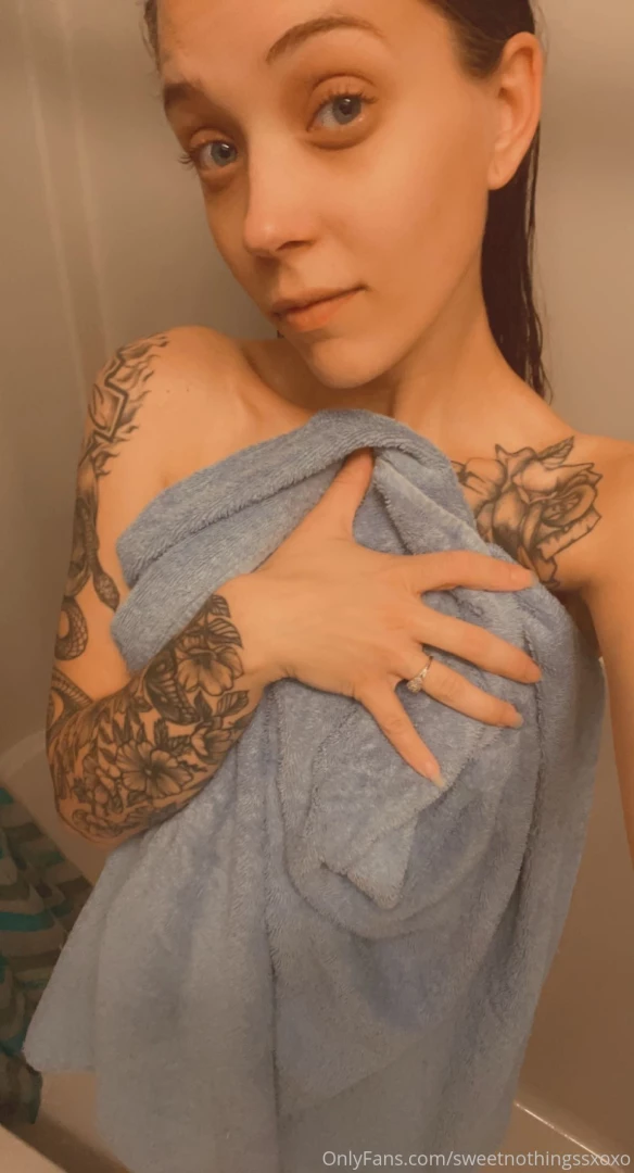 Do you wanna see what s under the towel 