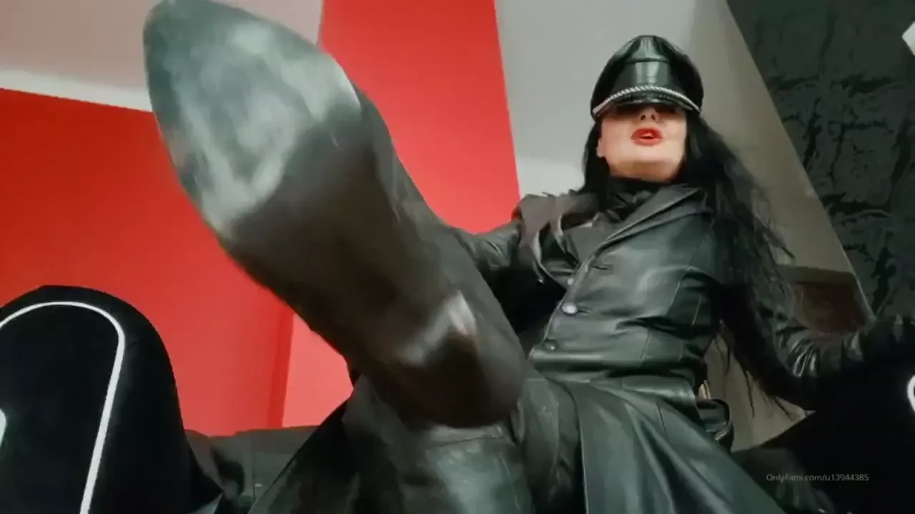 Listen to the leather mistress and her commands regarding this profile 