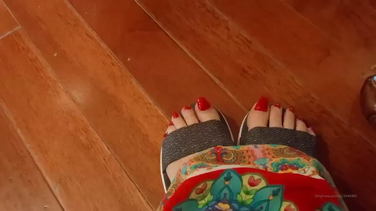 What i do after the beach i show off with my feet in a caffe thinking 