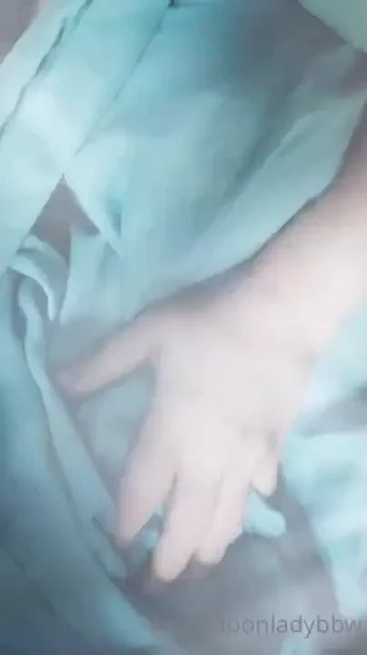 Big beautiful milfy early morning caresses 