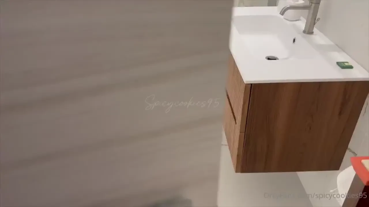 Sei pronto a vedere per la prima volta il mio viso colto dal piacere 