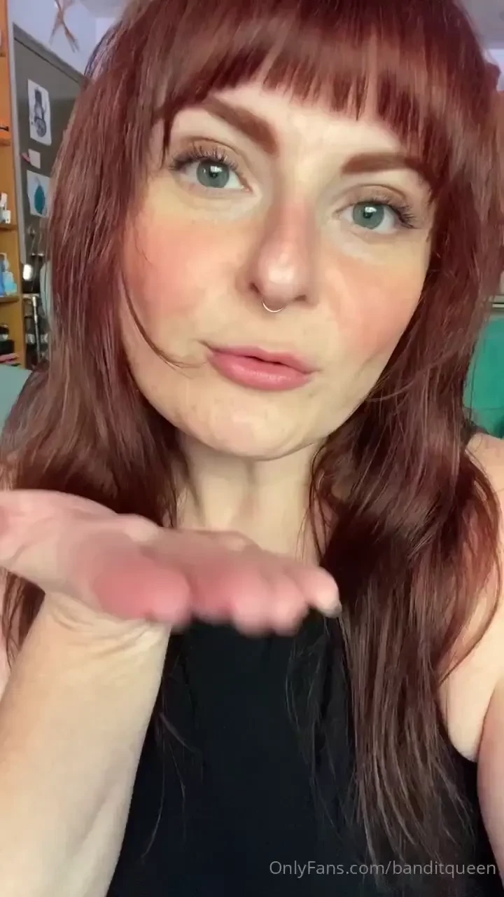 A little teasing and pussy play post from last week 
