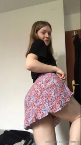 Oops this skirt is so easily lifted up wendy_baby_girl wendy_baby_girl