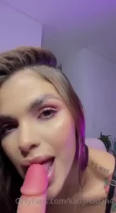 Do you know that my pussy is yours so come here to play with it until