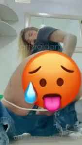 Me pongo tan caliente cuando entro a un ba o publico se me pone tan