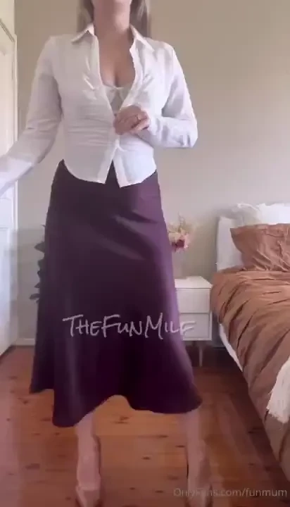 Today i went to work with no panties on and it was a big mistake part 1 