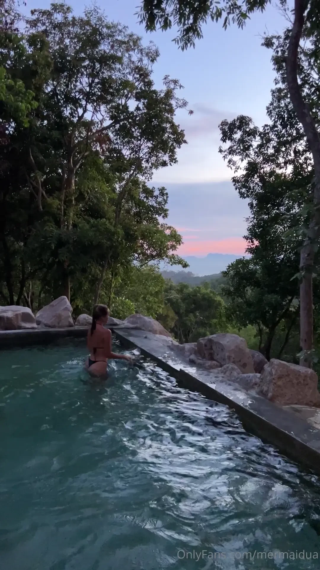 Yooo open our chat lol stop watching posts 