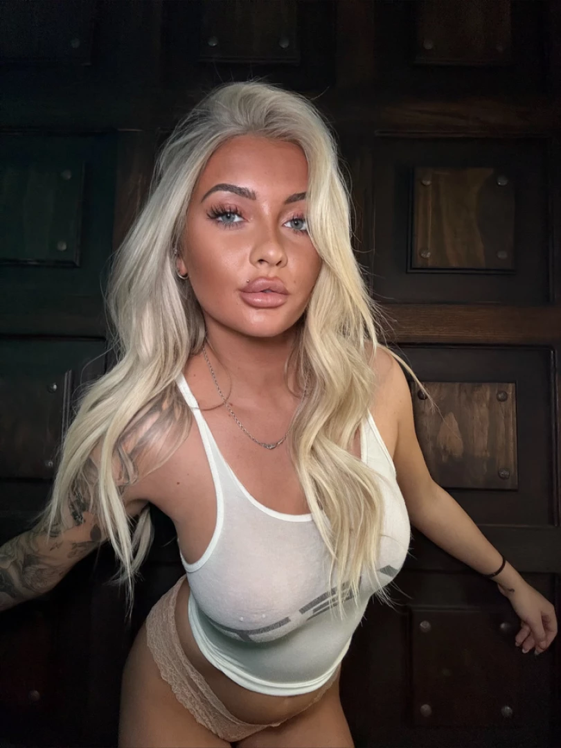 Afternoon live stream 2 30pm mst 4 30pm est i have new content cum 