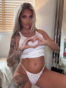 Happy valentines day live 6 30pm mst 8 30pm est i m doing v day deals