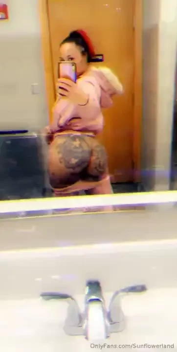 Getouttherestroomsunflower y all ima make one of these everytime i go 