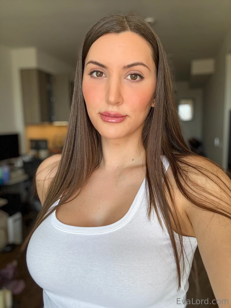 No makeup still gorgeous 