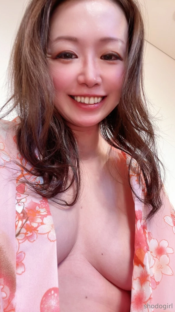 When the kimono refuses to cover what it s supposed to oops wwwk 