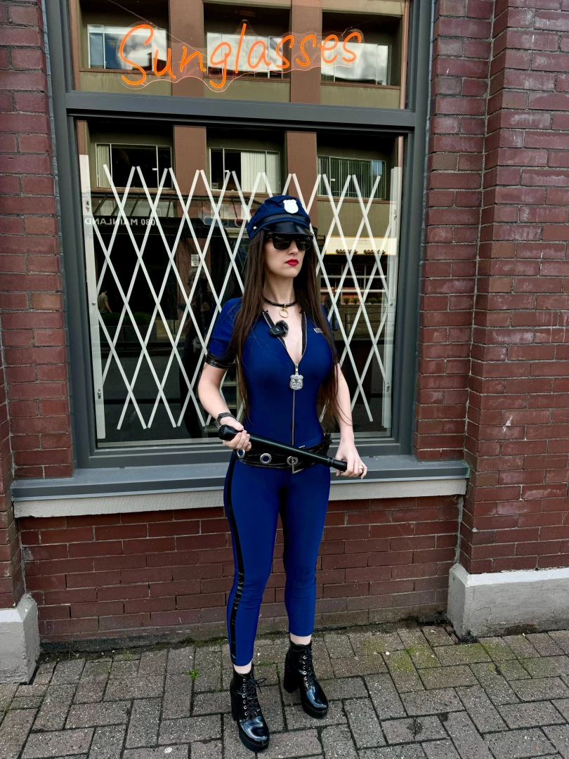 Piper s a cop now for will it fit friday s fashion police 