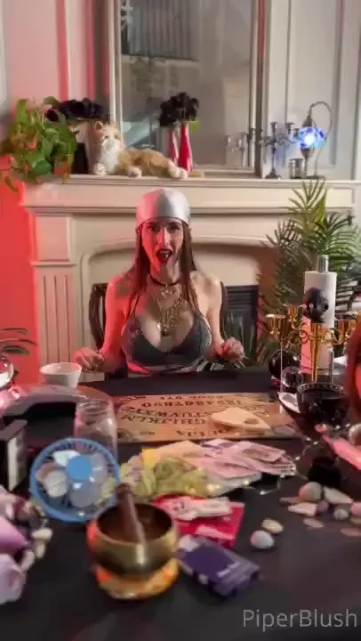 Can you spot the blue fan what does it mean 