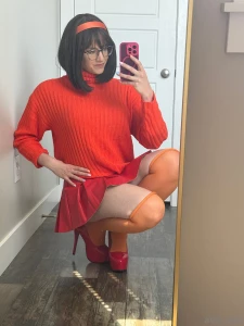 Going live tonight 7 00 mst what should i wear velma daphne office