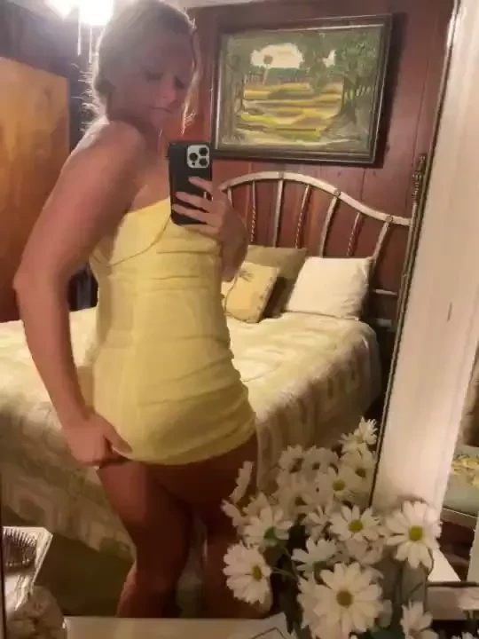 Unlock to see under my dress pstttt i m not wearing a bra 