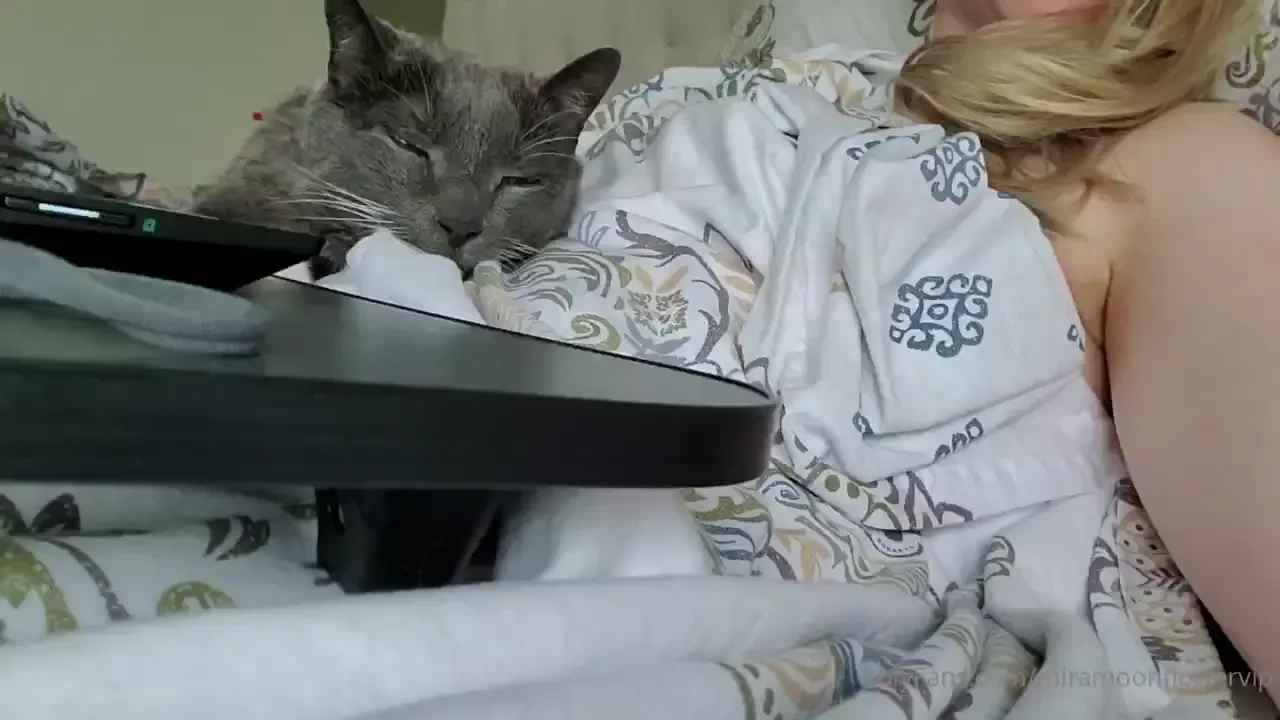 Working on the computer today with booty 