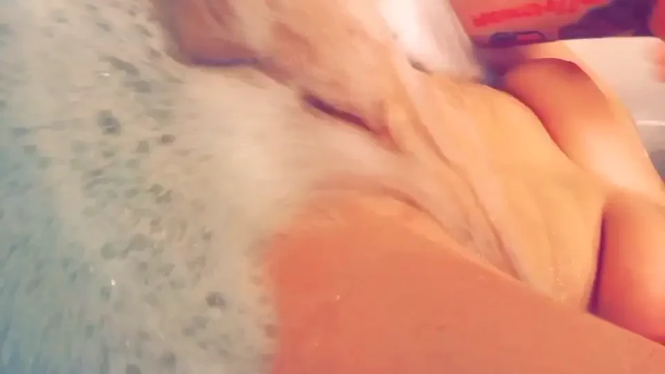 Bubble bath amp pretty pussy 