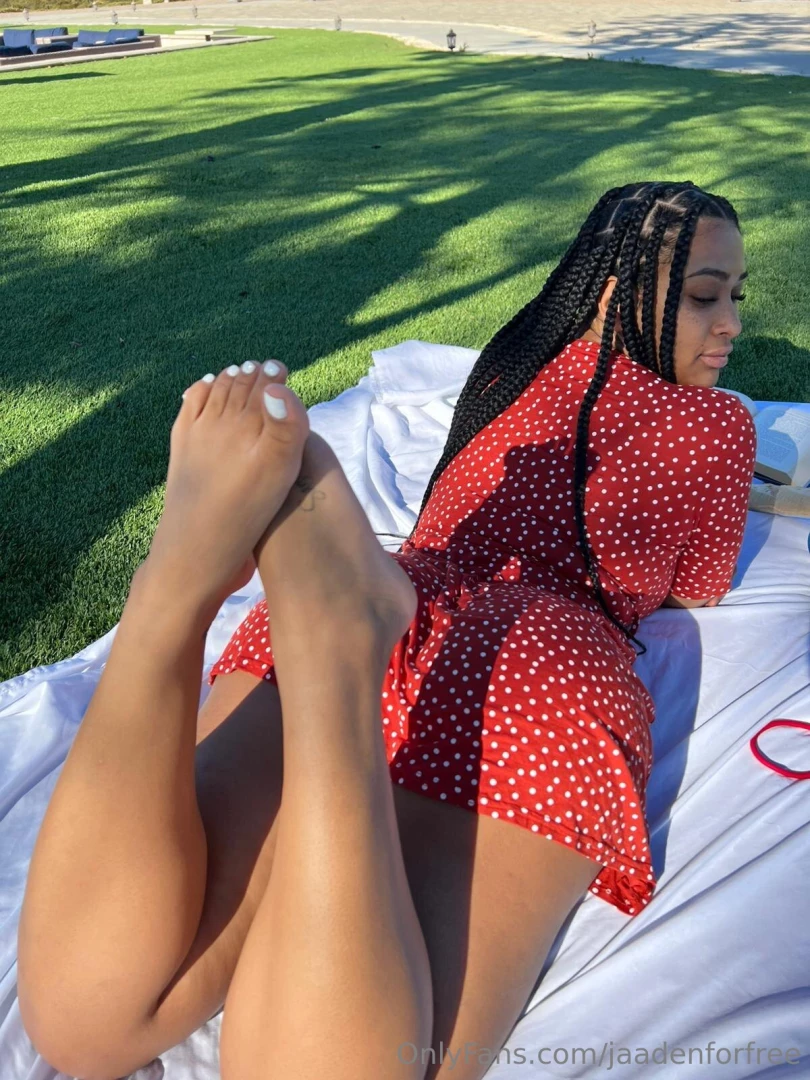 I m not wearing panties now babe 