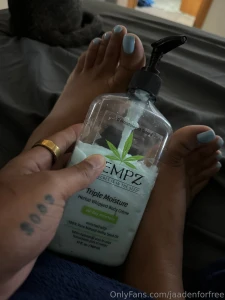 Where my feet guys at i wish it was you rubbing the lotion in or i