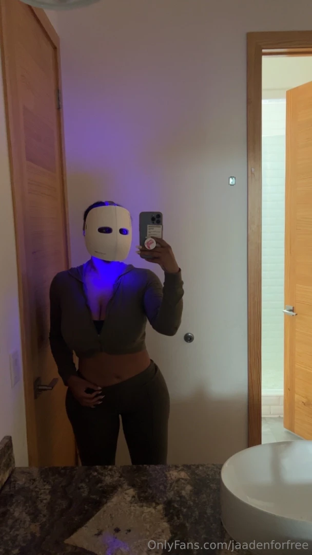 Just let me finish this and i ll play with you 