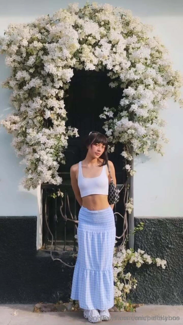 Follow my hottie pieckaboo here to bring you all the naughtiness and part 2 