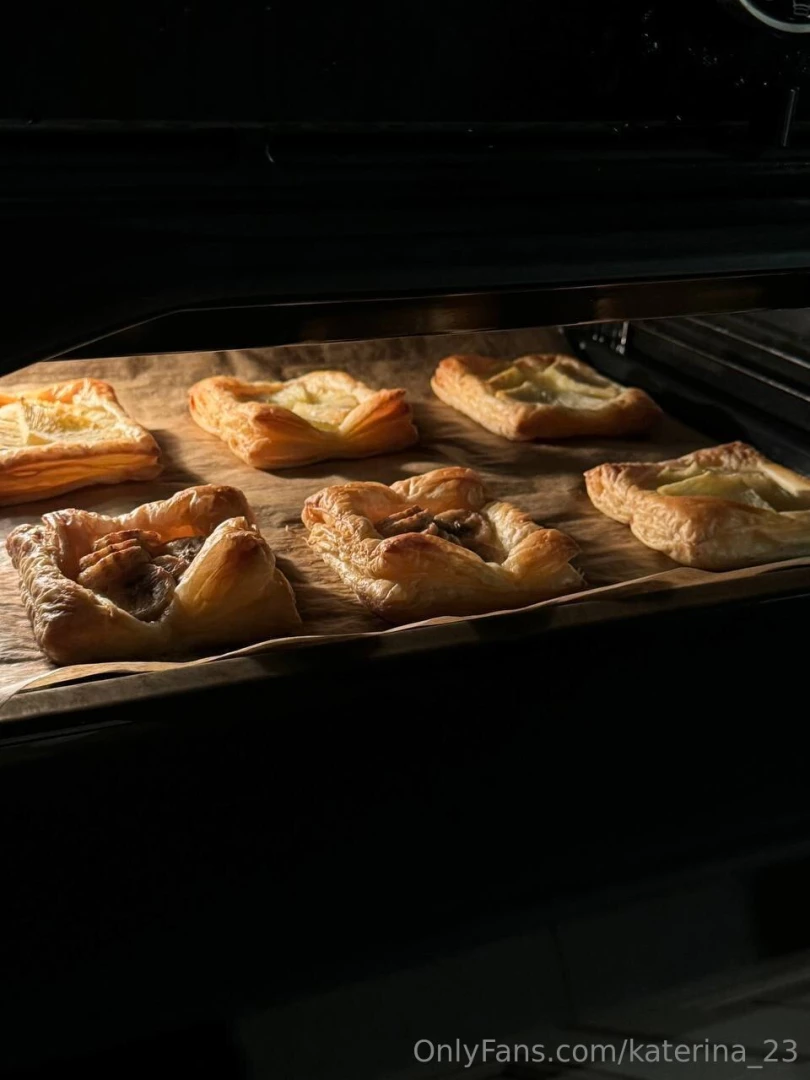 Today i whipped up some super soft puff pastry with pineapple and 