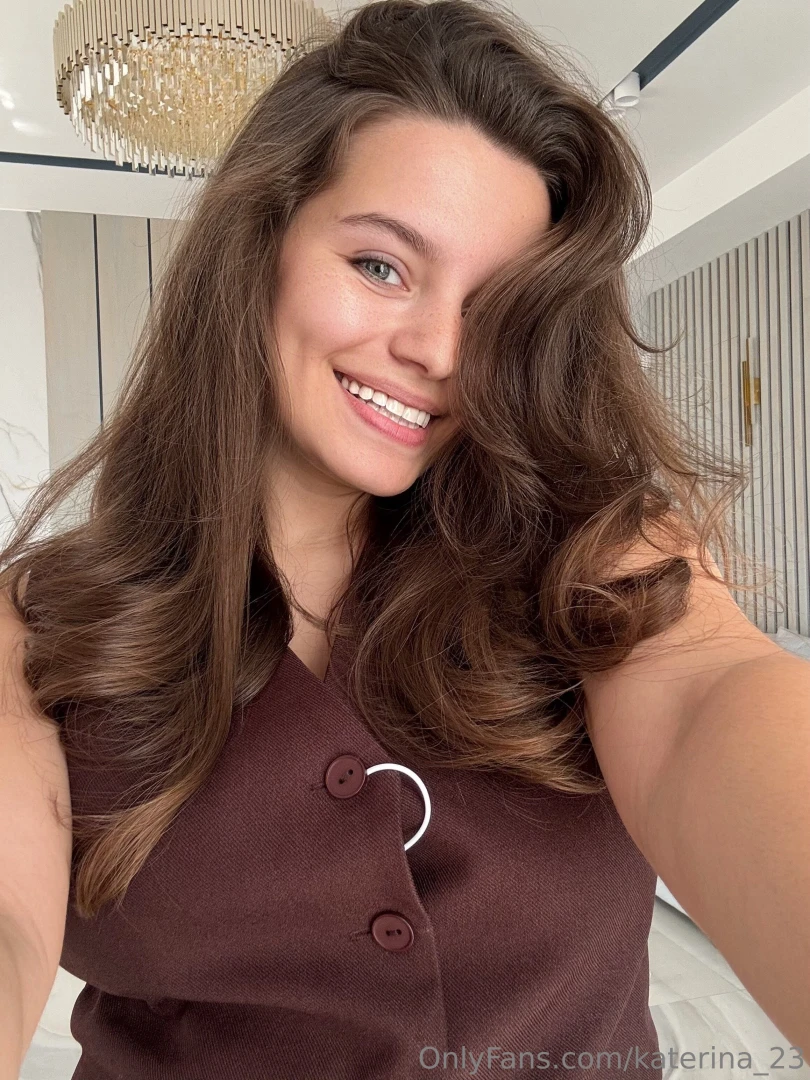 The morning starts with styling and a little magic in my hair today it 