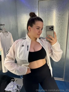 What s the best way to wear it unbuttoned or buttoned