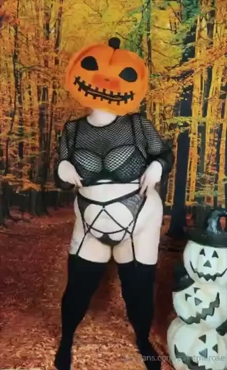 Day 5 pumpkin head yeah look this has to be one of the weirder things 