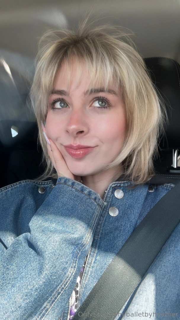 Showing off this cute new haircut on my live tonight and many other 