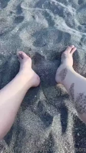 I love making feet content do u guys like it dm me for discounted