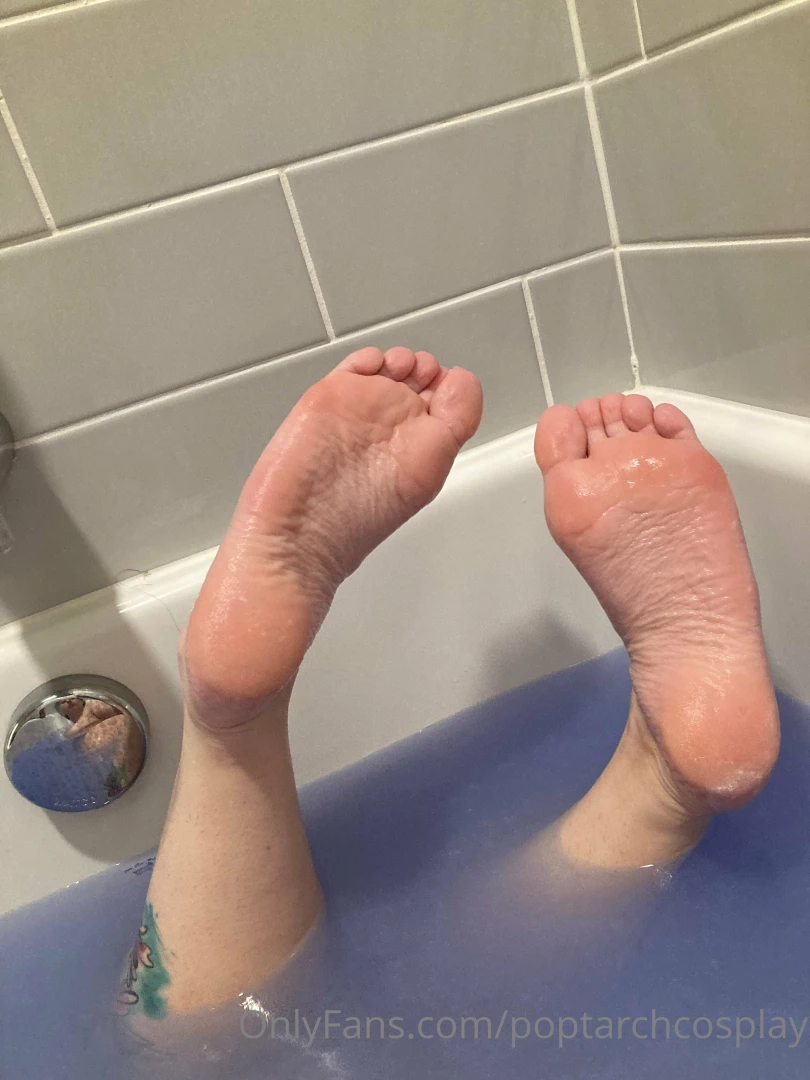 Where are my feets lovers at i was feeling extra cute in the bath with 