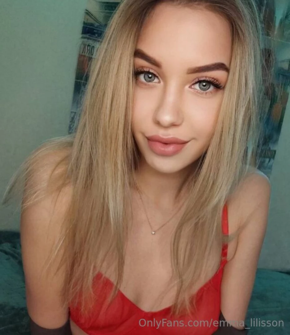 Kira kiss my hot friend kira kiss needs your attention right now text part 33 