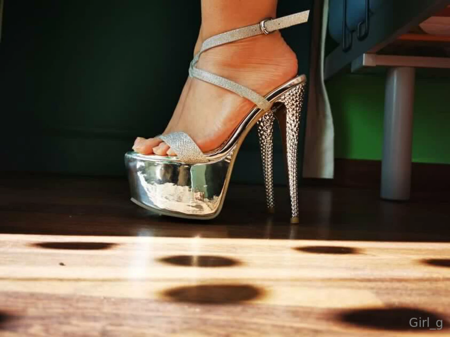 Buon venerd a tutti chi viene a massaggiarmi un po i piedi 