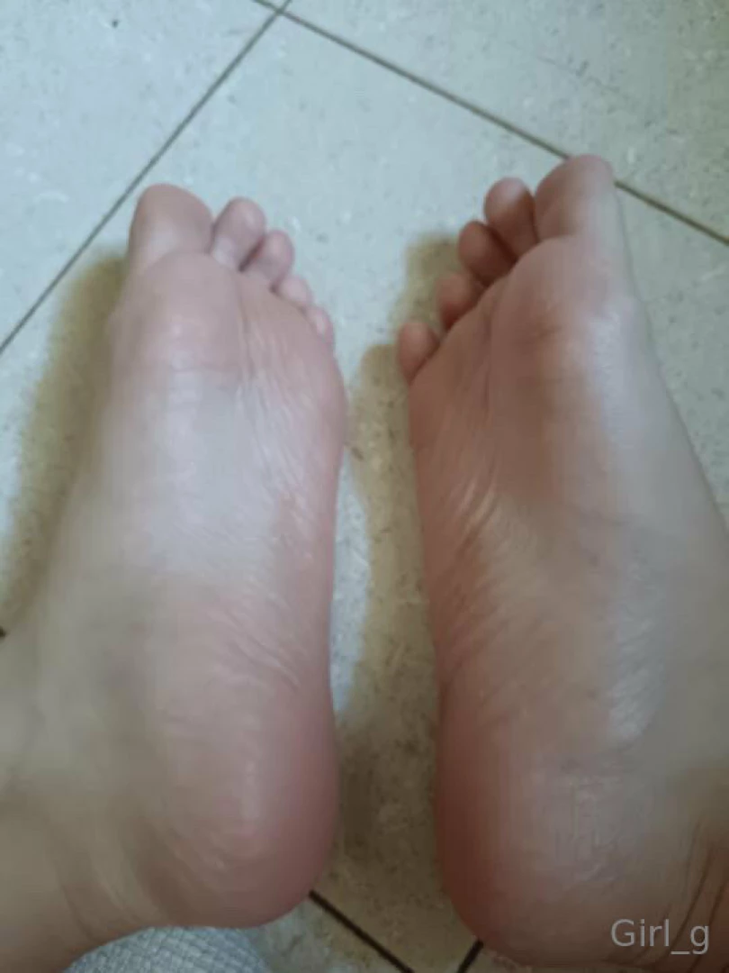 Buongiorno chi viene a massaggiarmi i piedi 