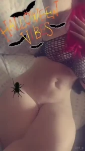 Dolcetto o scherzetto o fighetta o culetto andate a votarmi ultime ore