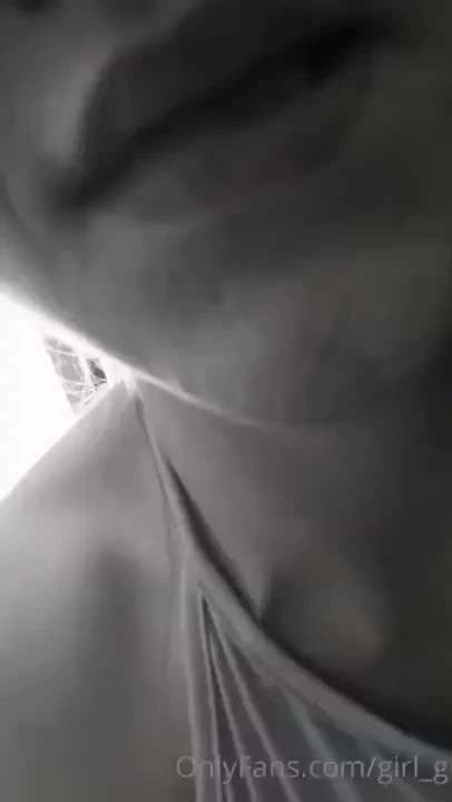 Vieni che ti lecco tutto iniziando dal collo fino alle palle 