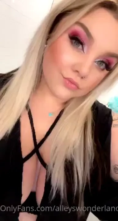 Sometimes i actually do my makeup lol do you prefer me with or without 