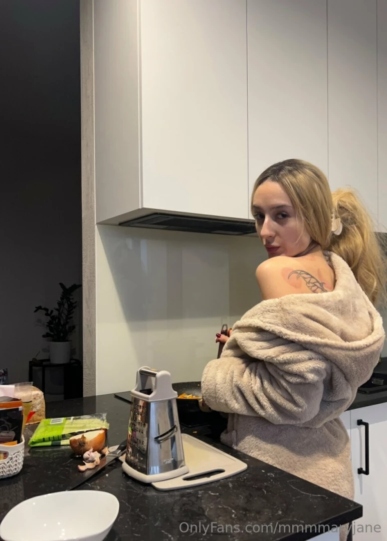 Right now i m making myself lunch what do you think i m having for part 1 