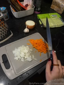 Right now i m making myself lunch what do you think i m having for