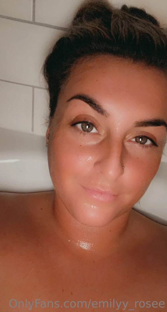 Emilyy_rosee1 part 500 