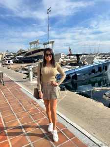 Hi baby do you want to see me without clothes