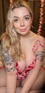 I m just a naughty girl who loves showing off her big tits big butt part 1