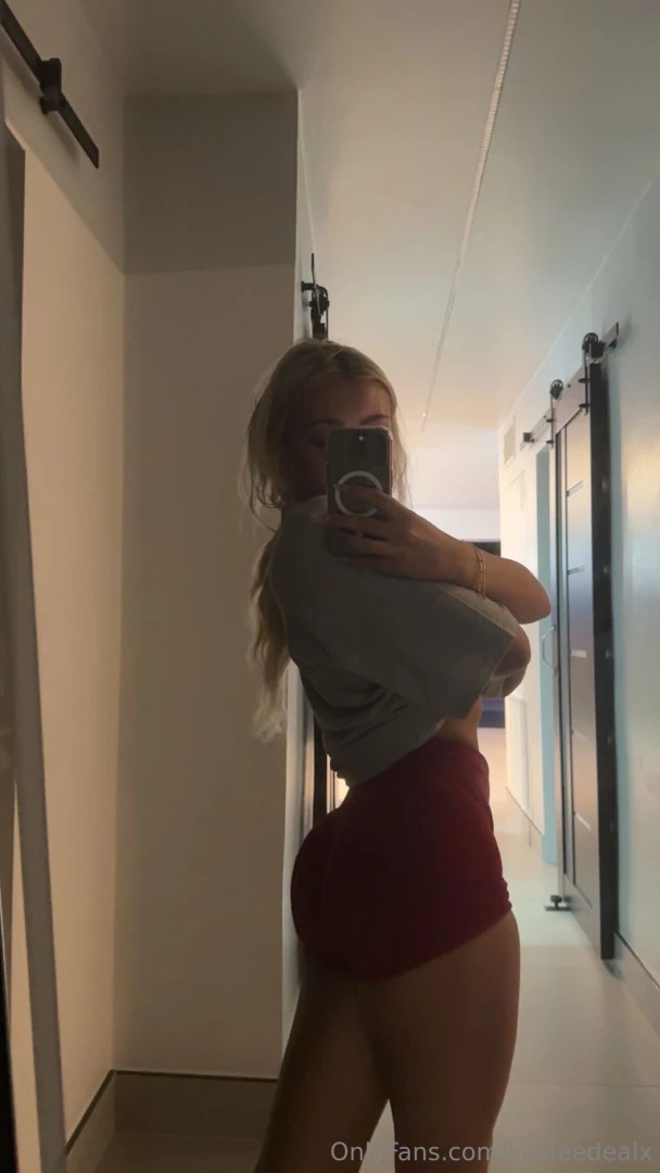 Lets all take a moment to appreciate these booty gainz 