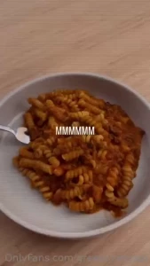 Gotta show you guys the vegan bolognese i made last night it was fire
