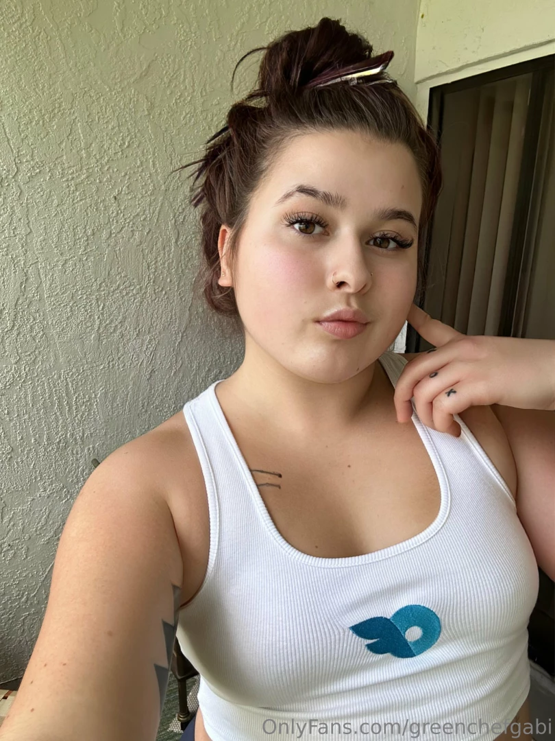 Soaking up some vitamin d in my new onlyfans merch 