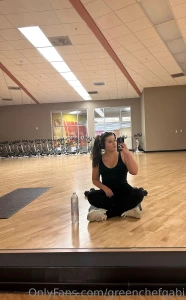 Taking a little break from meal-prepping today and moving my body don part 1